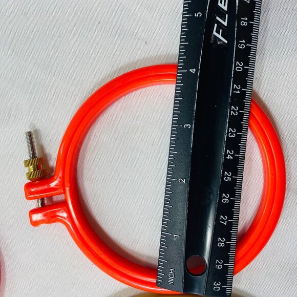 Set Of 4 Colorful Embroidery Hoops - Round & Oval Frames Orange Green - Picture 3 of 6